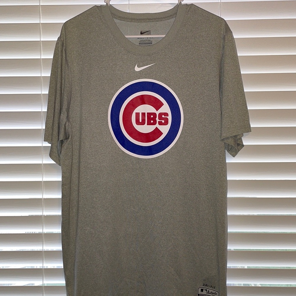 Nike dry fit Chicago Cubs medium shirt